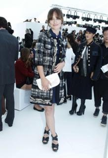 Olivia Wilde feet photo thumbnail