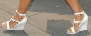 Pamela Anderson feet photo thumbnail