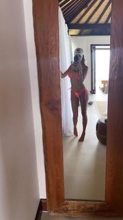 Nabilla Benattia feet photo thumbnail