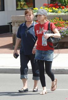 Hilary Duff feet photo thumbnail