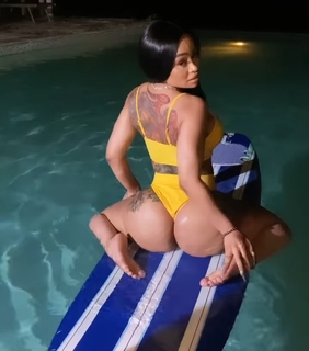 Blac Chyna feet photo thumbnail