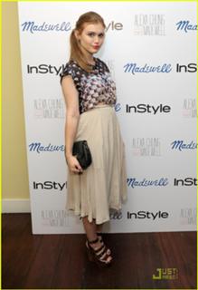 Holland Roden feet photo thumbnail