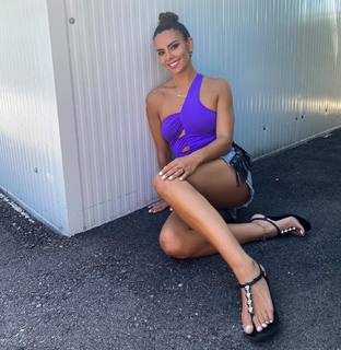 Cristina Pedroche feet photo thumbnail