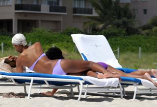Kelly Rowland feet photo thumbnail