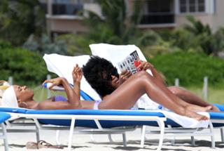 Kelly Rowland feet photo thumbnail