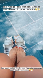 Lola Weippert feet photo thumbnail