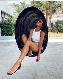 Klaudia Halejcio feet photo thumbnail
