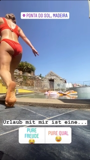 Lola Weippert feet photo thumbnail