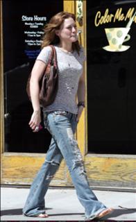 Hilary Duff feet photo thumbnail