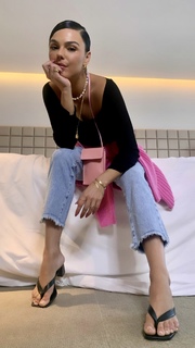 Isis Valverde feet photo thumbnail