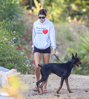 Kendall Jenner feet photo thumbnail