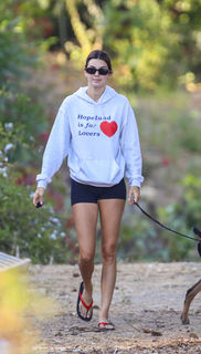 Kendall Jenner feet photo thumbnail