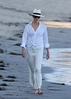 Karlie Kloss feet photo thumbnail