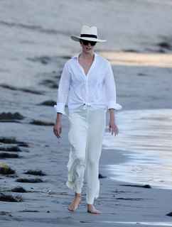 Karlie Kloss feet photo thumbnail
