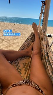 Kate Walsh feet photo thumbnail