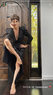 Selma Blair feet photo thumbnail