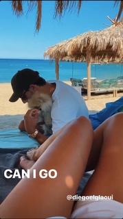 Iris Mittenaere feet photo thumbnail