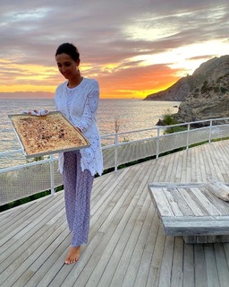 Caterina Balivo feet photo thumbnail