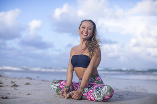 Kino MacGregor feet photo thumbnail
