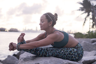 Kino MacGregor feet photo thumbnail