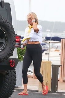 Christie Brinkley feet photo thumbnail