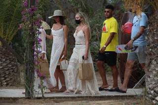 Perrie Edwards feet photo thumbnail