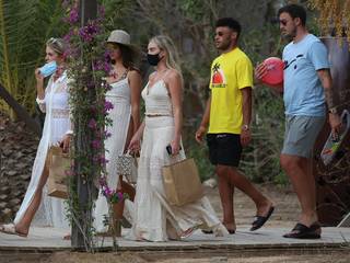 Perrie Edwards feet photo thumbnail
