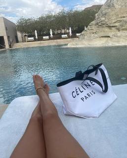 Rosie Huntington-Whiteley feet photo thumbnail