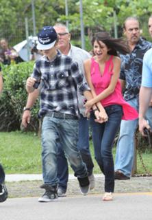 Selena Gomez feet photo thumbnail