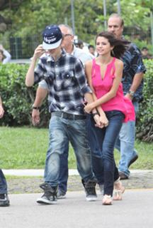 Selena Gomez feet photo thumbnail