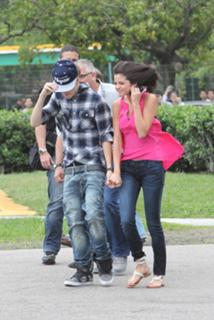Selena Gomez feet photo thumbnail