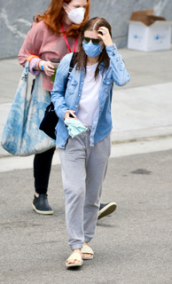 Kate Mara feet photo thumbnail