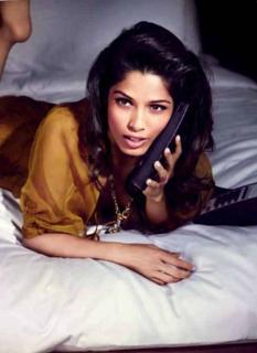 Freida Pinto feet photo thumbnail