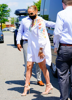 Jennifer Lopez feet photo thumbnail