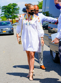 Jennifer Lopez feet photo thumbnail