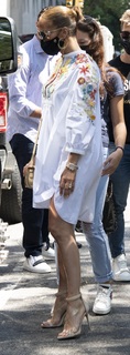 Jennifer Lopez feet photo thumbnail