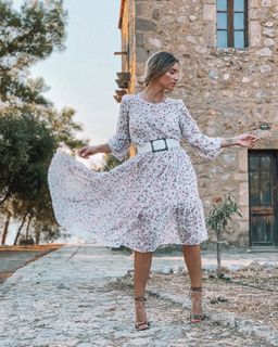 Athina Oikonomakou feet photo thumbnail