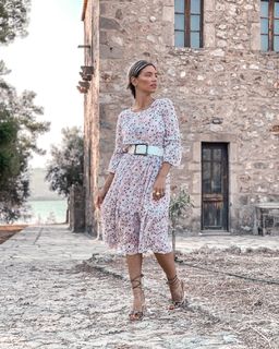 Athina Oikonomakou feet photo thumbnail