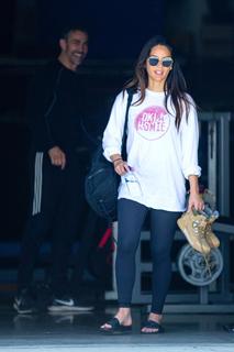 Olivia Munn feet photo thumbnail
