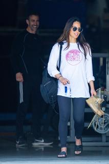 Olivia Munn feet photo thumbnail