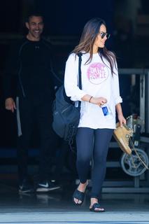 Olivia Munn feet photo thumbnail