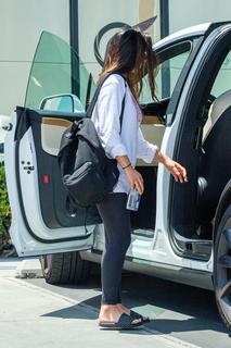 Olivia Munn feet photo thumbnail