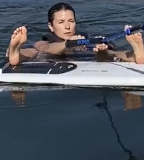 Danica Patrick feet photo thumbnail