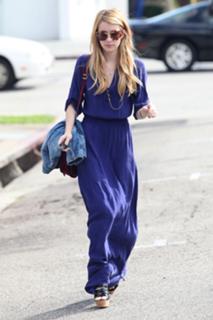 Emma Roberts feet photo thumbnail