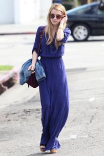 Emma Roberts feet photo thumbnail