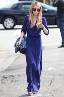 Emma Roberts feet photo thumbnail