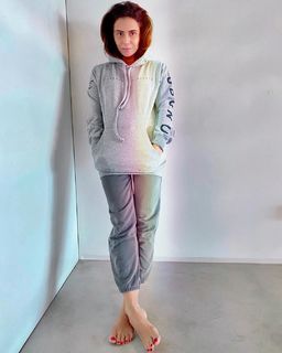 Giovanna Antonelli feet photo thumbnail