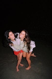Addison Rae feet photo thumbnail