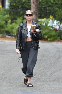 Ashley Benson feet photo thumbnail