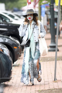 Bethenny Frankel feet photo thumbnail
